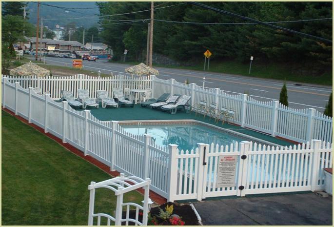 Seven Dwarfs Motel&Cabins Lake George Buitenkant foto